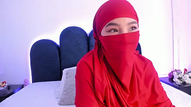 Yaasmin  online show from February 9, 7:07 pm