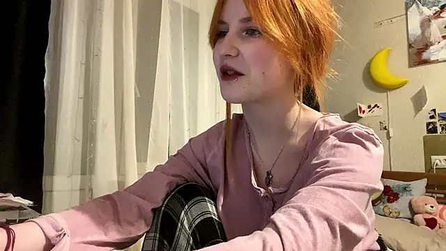 Snapshot of DynaLoom chatting on February 24, 3:21 pm DynaLoom online show from February 24, 3:21 pm