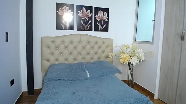 Kitty f00x online show from March 9, 7:18 pm