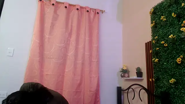 Snapshot of sexiempoderada18 chatting on February 8, 2:20 pm sexiempoderada18 online show from February 8, 2:20 pm