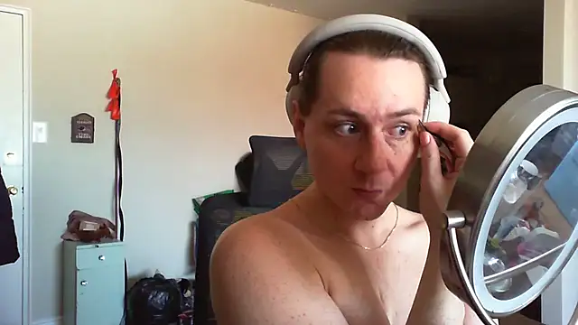 Snapshot of SpaceyLacey chatting on April 8, 1:33 pm SpaceyLacey online show from April 8, 1:33 pm