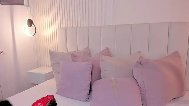Snapshot of violeta_rodriguezz chatting on May 17, 9:00 pm violeta rodriguezz online show from May 17, 9:00 pm