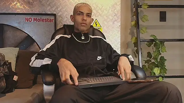 ItsZairen online show from February 17, 4:20 am