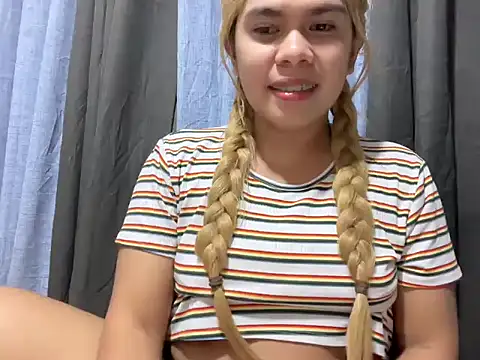 Snapshot of Mooree_naba chatting on July 19, 1:04 pm Mooree naba online show from July 19, 1:04 pm