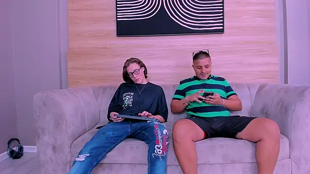 close friends online show from May 9, 2:11 pm