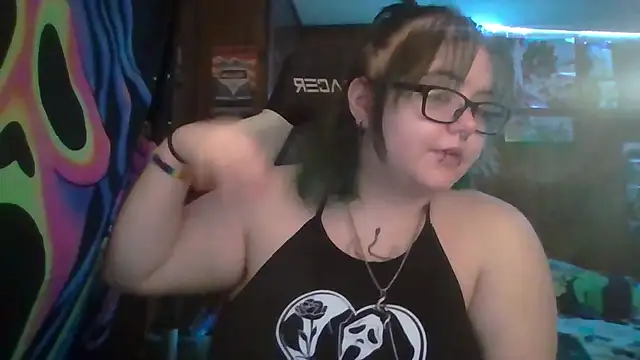 Snapshot of thatskarma chatting on February 21, 6:14 am thatskarma online show from February 21, 6:14 am