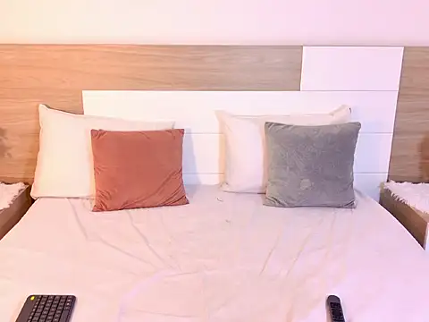 SherrySander  online show from April 4, 3:31 pm