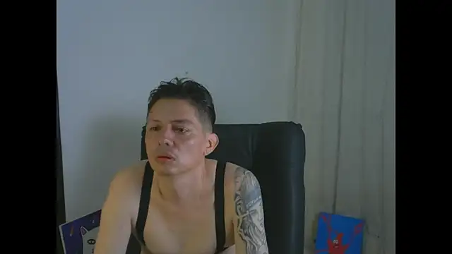 Snapshot of Thommas8a chatting on February 19, 3:35 am Thommas8a online show from February 19, 3:35 am