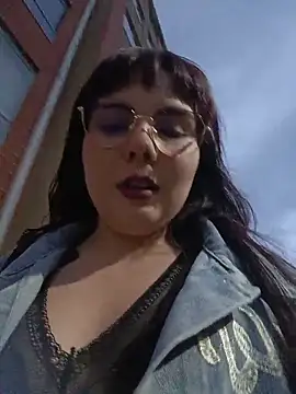 Snapshot of Yulska chatting on February 28, 11:17 pm Yulska online show from February 28, 11:17 pm