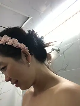 cuty lusy online show from April 12, 1:32 am