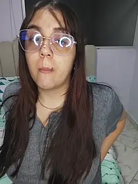 Snapshot of its_lauu_ chatting on February 19, 4:19 am its lauu online show from February 19, 4:19 am