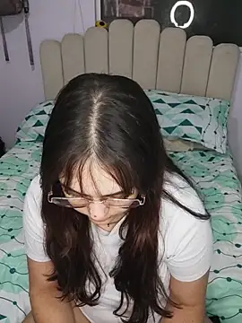 Snapshot of its_lauu_ chatting on February 24, 2:53 am its lauu online show from February 24, 2:53 am