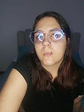 Snapshot of its_lauu_ chatting on May 15, 6:42 am its lauu online show from May 15, 6:42 am