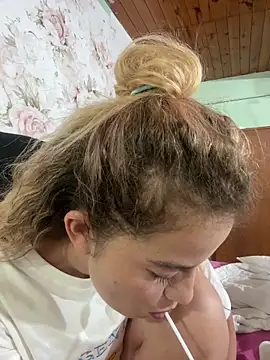 AriBeautiful online show from March 2, 8:32 am