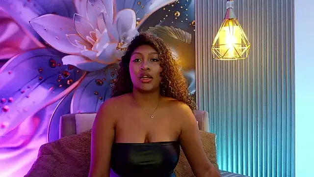 Snapshot of sabrina_lafaux_cr chatting on February 14, 7:43 pm sabrina lafaux cr online show from February 14, 7:43 pm