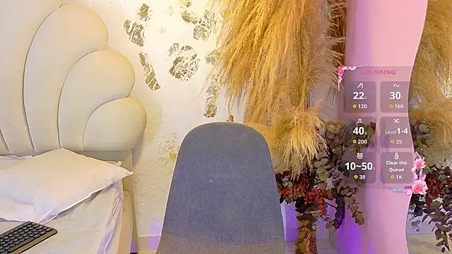 Snapshot of sabrina_lafaux_cr chatting on February 27, 7:47 pm sabrina lafaux cr online show from February 27, 7:47 pm