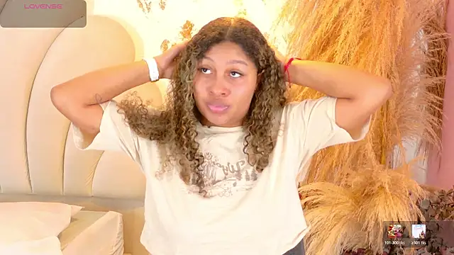 Snapshot of sabrina_lafaux_cr chatting on March 2, 7:32 pm sabrina lafaux cr online show from March 2, 7:32 pm