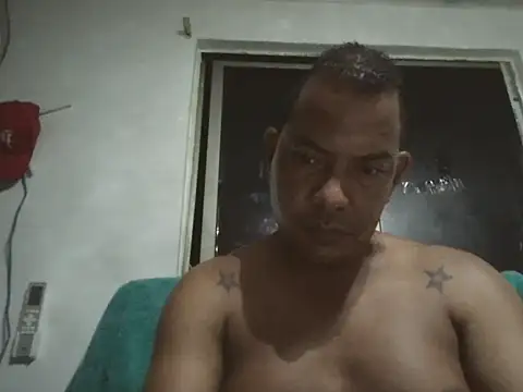 Snapshot of Quillero18 chatting on June 1, 3:52 am Quillero18 online show from June 1, 3:52 am