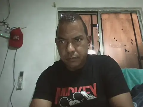 Snapshot of Quillero18 chatting on June 4, 3:07 pm Quillero18 online show from June 4, 3:07 pm