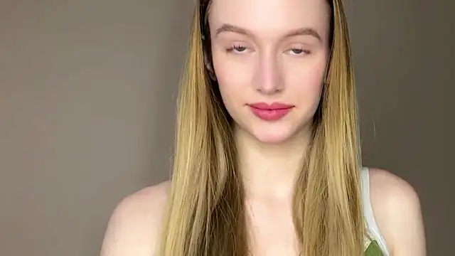 Snapshot of Viktoria_Vibes chatting on February 18, 3:19 pm Viktoria Vibes online show from February 18, 3:19 pm