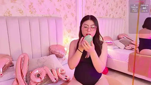 Mia Reize online show from February 9, 12:20 pm