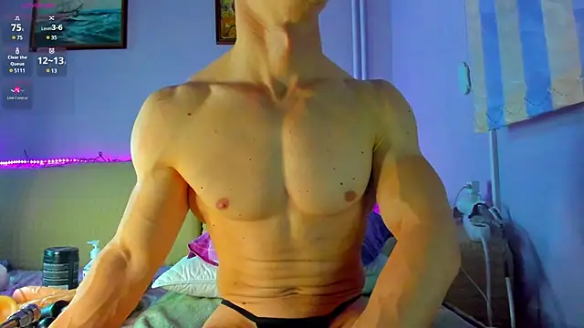 Snapshot of Shestifold_ chatting on February 17, 9:19 pm Shestifold online show from February 17, 9:19 pm