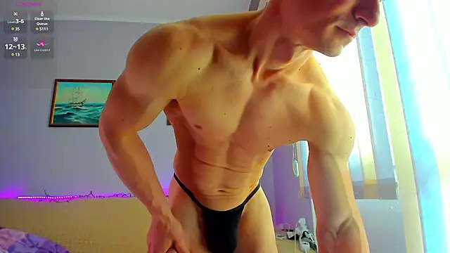 Snapshot of Shestifold_ chatting on February 24, 8:06 am Shestifold online show from February 24, 8:06 am