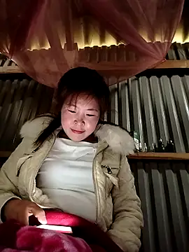 Snapshot of Yiyoongg chatting on February 17, 2:08 am Yiyoongg online show from February 17, 2:08 am