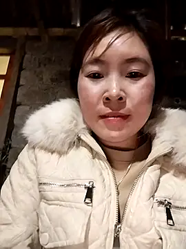 Snapshot of Yiyoongg chatting on February 20, 2:41 am Yiyoongg online show from February 20, 2:41 am