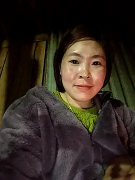 Snapshot of Yiyoongg chatting on February 22, 12:58 pm Yiyoongg online show from February 22, 12:58 pm