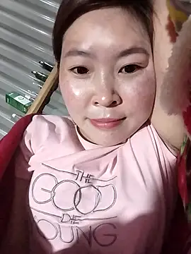 Snapshot of Yiyoongg chatting on February 23, 1:25 am Yiyoongg online show from February 23, 1:25 am