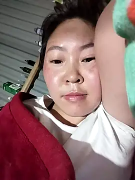 Snapshot of Yiyoongg chatting on February 28, 11:06 pm Yiyoongg online show from February 28, 11:06 pm