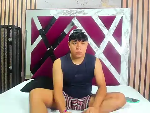 Snapshot of AdrianWalker chatting on February 10, 5:11 am AdrianWalker online show from February 10, 5:11 am