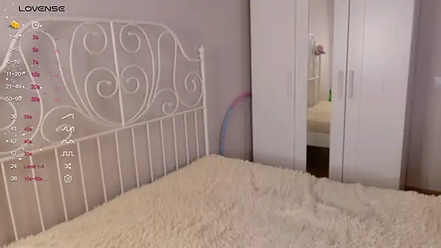 lilMelaniloveis online show from March 4, 7:25 am