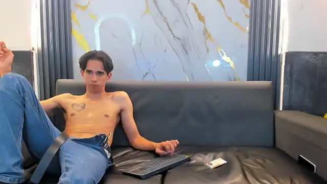 Isaak 26 online show from March 18, 11:52 pm