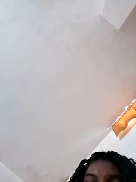 Snapshot of diablita48 chatting on February 8, 4:43 pm diablita48 online show from February 8, 4:43 pm