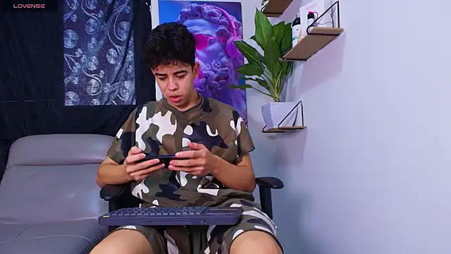 Gael moon  online show from February 17, 8:59 pm