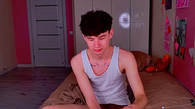 moon Gloww online show from March 22, 3:15 pm