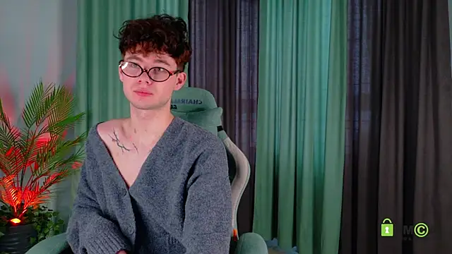 moon Gloww online show from March 24, 1:54 am