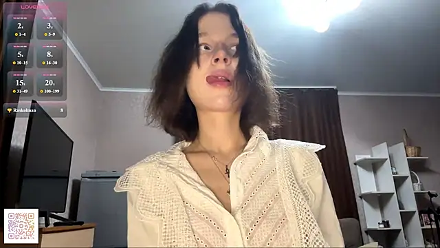 Snapshot of softyuno chatting on March 1, 8:33 pm softyuno online show from March 1, 8:33 pm