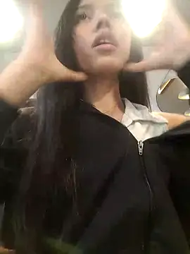 Snapshot of jadelaurent chatting on February 28, 8:32 pm jadelaurent online show from February 28, 8:32 pm