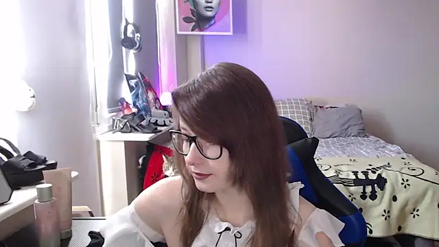 LunaXcherry online show from April 5, 8:33 am