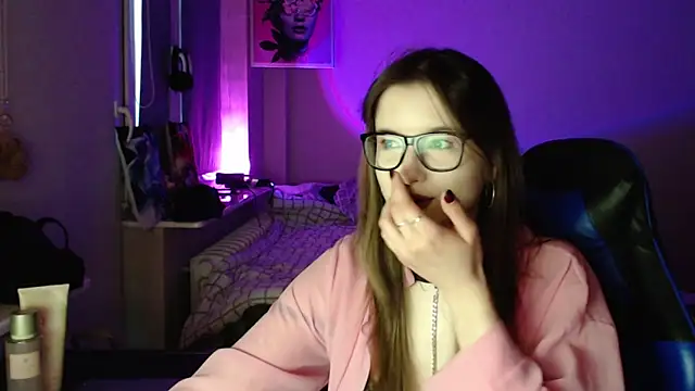 LunaXcherry online show from April 10, 5:39 pm