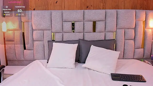 Nikky Red  online show from February 18, 3:57 am