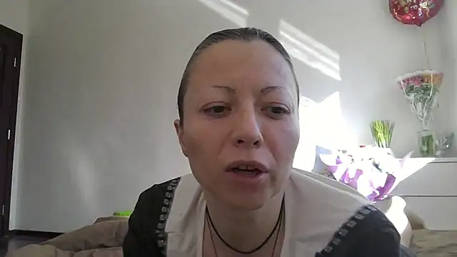 Stefanie Margo online show from May 6, 5:35 am