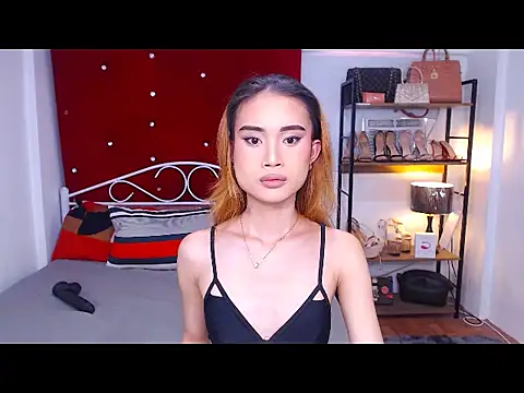 Snapshot of JuicyCockThea chatting on February 15, 8:35 am JuicyCockThea online show from February 15, 8:35 am