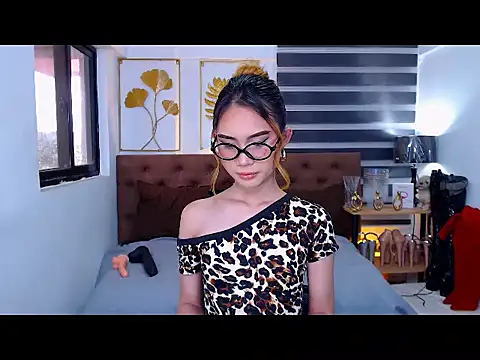 Snapshot of JuicyCockThea chatting on March 13, 12:06 am JuicyCockThea online show from March 13, 12:06 am