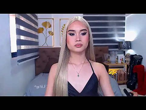 Snapshot of JuicyCockThea chatting on April 8, 2:22 am JuicyCockThea online show from April 8, 2:22 am