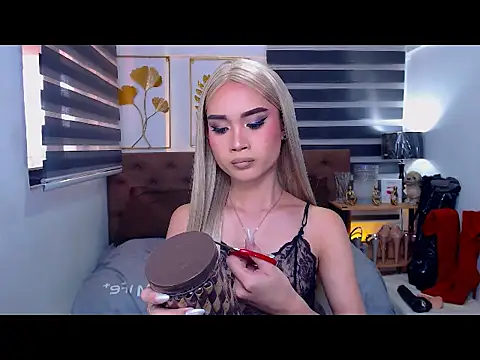 Snapshot of JuicyCockThea chatting on April 10, 3:56 am JuicyCockThea online show from April 10, 3:56 am