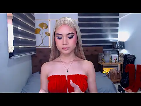 Snapshot of JuicyCockThea chatting on April 11, 12:26 am JuicyCockThea online show from April 11, 12:26 am
